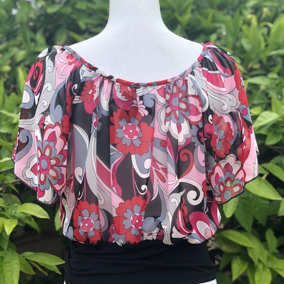 🦋Butterfly sleeve top🦋 - Picture 3 of 8